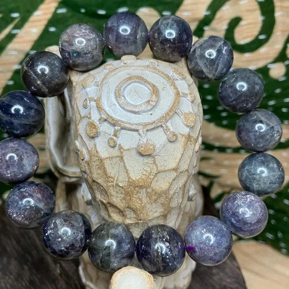 Bloodshot Iolite 13mm - Picture 3 of 5